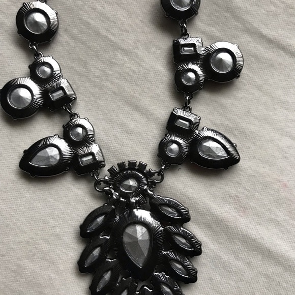 Statement Necklace-Dazzling Red - Picture 2 of 2